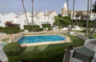 Magnifica adosada de 3 plantas y 3 dormitorios en Nagüeles, Marbella