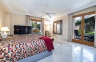 Excellent 3 bedrooms south-facing apartment with partial sea views in the prestigious Monte Paraíso Country Club.