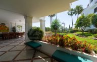 Excellent 3 bedrooms south-facing apartment with partial sea views in the prestigious Monte Paraíso Country Club.