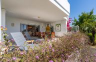 Excellent 3 bedrooms south-facing apartment with partial sea views in the prestigious Monte Paraíso Country Club.
