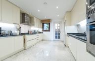 Excellent 3 bedrooms south-facing apartment with partial sea views in the prestigious Monte Paraíso Country Club.