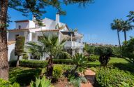 Excellent 3 bedrooms south-facing apartment with partial sea views in the prestigious Monte Paraíso Country Club.