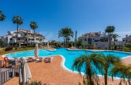 Excellent 3 bedrooms south-facing apartment with partial sea views in the prestigious Monte Paraíso Country Club.