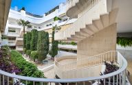Exceptional Fully Refurbished 3-Bedroom Apartment on Marbella Golden Mile with Panoramic Sea Views