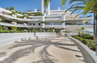 Exceptional Fully Refurbished 3-Bedroom Apartment on Marbella Golden Mile with Panoramic Sea Views