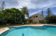 Large 6-bedroom villa near the center of Marbella