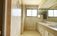 Large 6-bedroom villa near the center of Marbella
