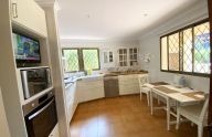 Large 6-bedroom villa near the center of Marbella