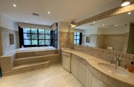 Excepcional villa de estilo andaluz con 4 dormitorios en El PAraiso, Estepona