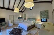Excepcional villa de estilo andaluz con 4 dormitorios en El PAraiso, Estepona