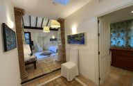 Excepcional villa de estilo andaluz con 4 dormitorios en El PAraiso, Estepona