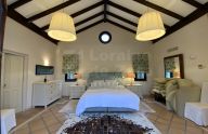 Excepcional villa de estilo andaluz con 4 dormitorios en El PAraiso, Estepona