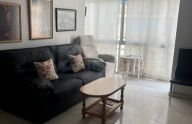 Práctico piso de tres dormitorios para reformar en Miraflores, Marbella