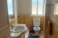 Práctico piso de tres dormitorios para reformar en Miraflores, Marbella