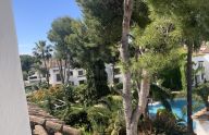 Amplia y luminosa casa adosada en esquina de 4 plantas en Marbella centro