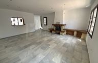 Amplia y luminosa casa adosada en esquina de 4 plantas en Marbella centro