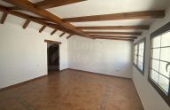 Amplia y luminosa casa adosada en esquina de 4 plantas en Marbella centro