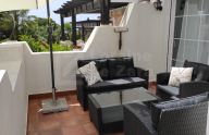 Spectacular 2-bedroom apartment in a gated community with a pool in Sierra Blanca, Marbella.