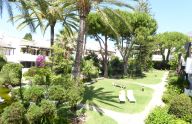 Spectacular 2-bedroom apartment in a gated community with a pool in Sierra Blanca, Marbella.