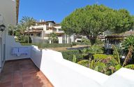 Spectacular 2-bedroom apartment in a gated community with a pool in Sierra Blanca, Marbella.