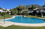 Spectacular 2-bedroom apartment in a gated community with a pool in Sierra Blanca, Marbella.