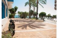 Gran local en primera linea de playa de Marbella