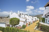 Promoción de apartamentos y áticos en el Valle del Golf, Marbella, Nueva Andalucia - Develompment of apartments and penthouses in the Golf Valley, Marbella