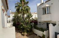 Spacious and sunny 3-storey townhouse in Altos de Puente Romano, Marbella