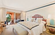 Espectacular apartamento de dos dormitorios en La Morera Playa, Marbella Este