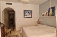 Soleado y espacioso apartamento de dos dormitorios en Nagüeles, Marbella