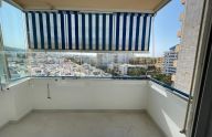 Renovado apartamento de 2 dormitorios con piscina comunitaria en el centro de Marbella.
