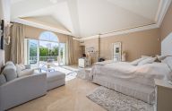 Charming traditional-style 5-bedroom villa on Marbella's Golden Mile
