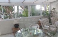 Amplio apartamento dúplex de 3 dormitorios en planta baja en La Milla de Oro de Marbella