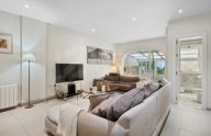 Amplio apartamento dúplex de 3 dormitorios en planta baja en La Milla de Oro de Marbella