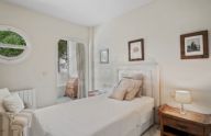Amplio apartamento dúplex de 3 dormitorios en planta baja en La Milla de Oro de Marbella