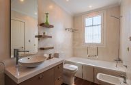 Elegante villa de 7 dormitorios situada en la Milla de Oro de Marbella