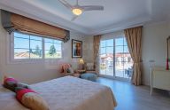 Elegante villa de 7 dormitorios situada en la Milla de Oro de Marbella