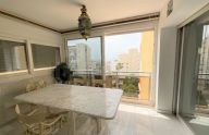 Sunny 2-bedroom apartment to reform with sea views in Marbella center