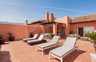 Wonderful 3-bedroom duplex penthouse on the beachfront in Marbella East