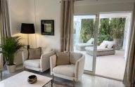 Preciosa villa de tres dormitorios en Carib Playa, Marbella Este