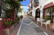 Maravillosa casa de tres plantas con licencia turística situada en la zona más icónica del casco antiguo de Marbella