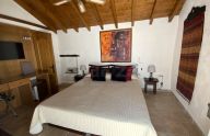 Maravillosa casa de tres plantas con licencia turística situada en la zona más icónica del casco antiguo de Marbella