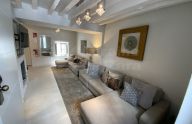 Maravillosa casa de tres plantas con licencia turística situada en la zona más icónica del casco antiguo de Marbella