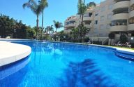 Lindo apartamento de 2 dormitorios, garaje y trastero en La Milla de Oro de Marbella