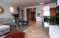 Lindo apartamento de 2 dormitorios, garaje y trastero en La Milla de Oro de Marbella