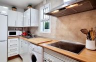 Impecable apartamento de un dormitorio con vistas al mar en Marbella Este.