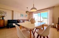 Impecable apartamento de un dormitorio con vistas al mar en Marbella Este.