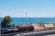 Impecable apartamento de un dormitorio con vistas al mar en Marbella Este.
