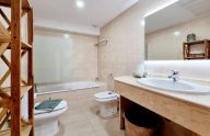 Impecable apartamento de un dormitorio con vistas al mar en Marbella Este.