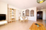 Impecable apartamento de un dormitorio con vistas al mar en Marbella Este.